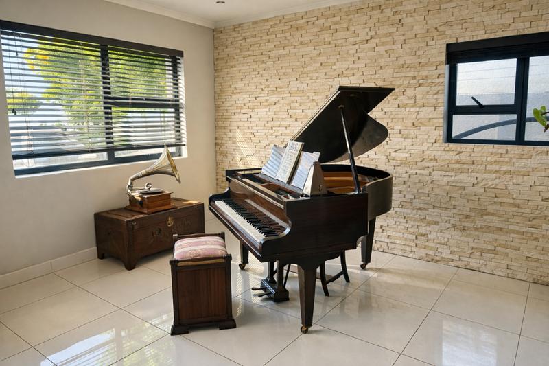 4 Bedroom Property for Sale in Flamingo Vlei Western Cape